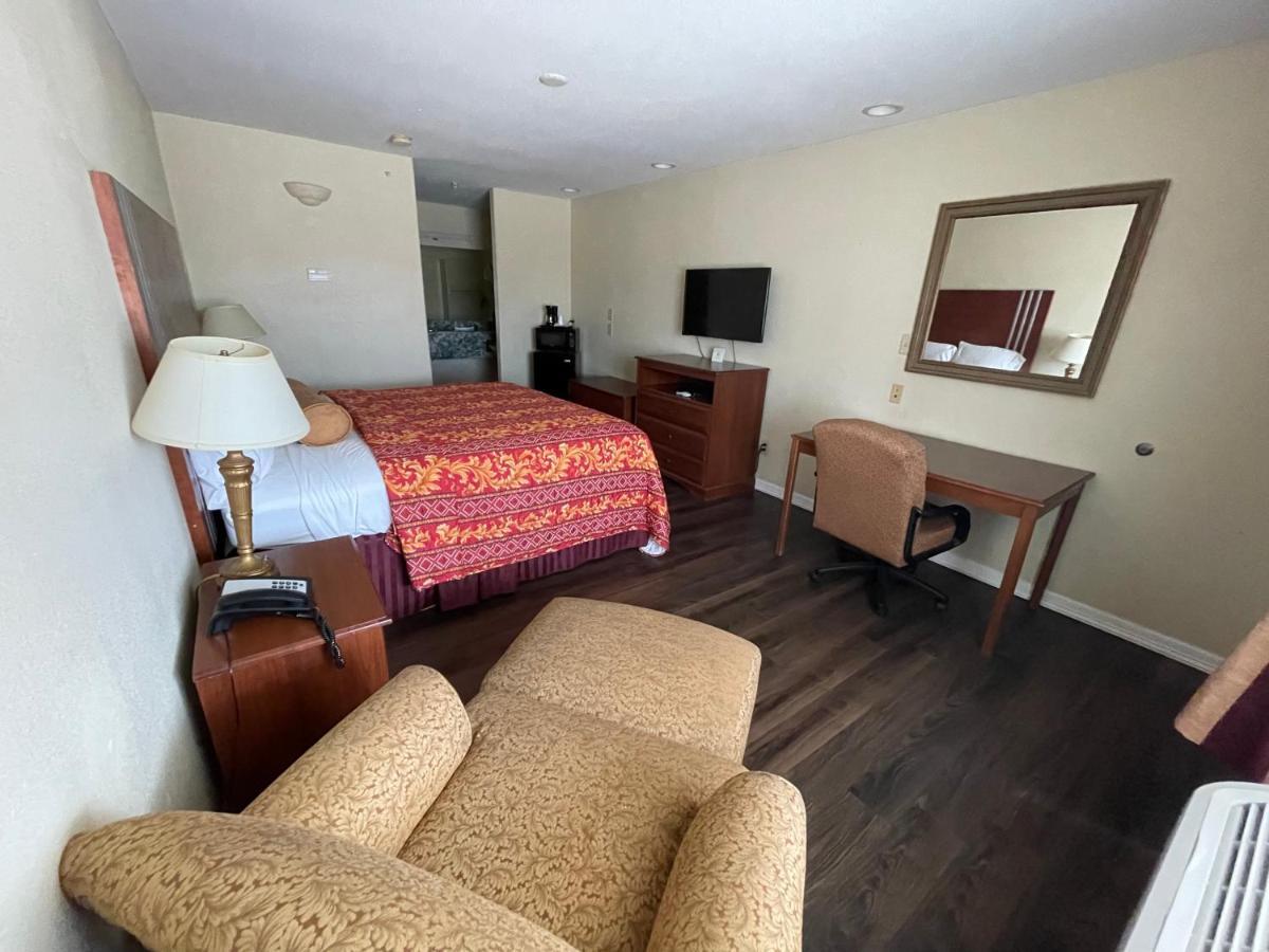 Riviera Inn And Suites מראה חיצוני תמונה
