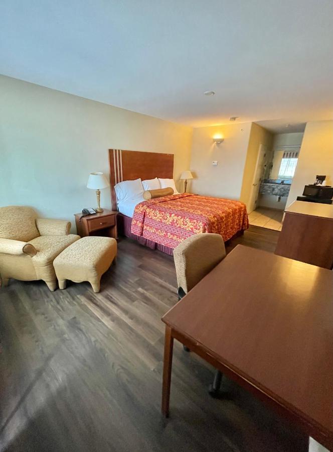 Riviera Inn And Suites מראה חיצוני תמונה